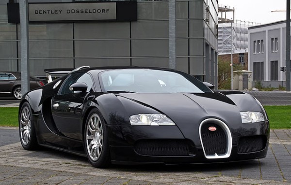 640px-Bugatti_Veyron_16.4_–_Frontansicht_(1),_5._April_2012,_Düsseldorf.jpg
